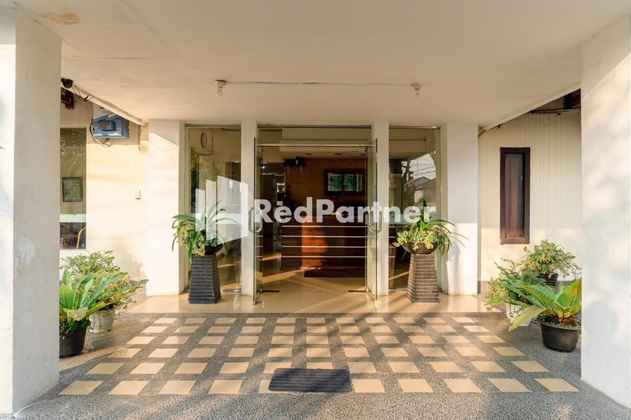 Cherry Pink Hotel Medan Mitra Reddoorz Exterior photo