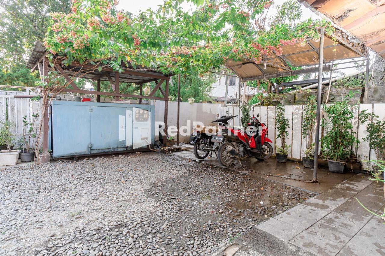 Cherry Pink Hotel Medan Mitra Reddoorz Exterior photo