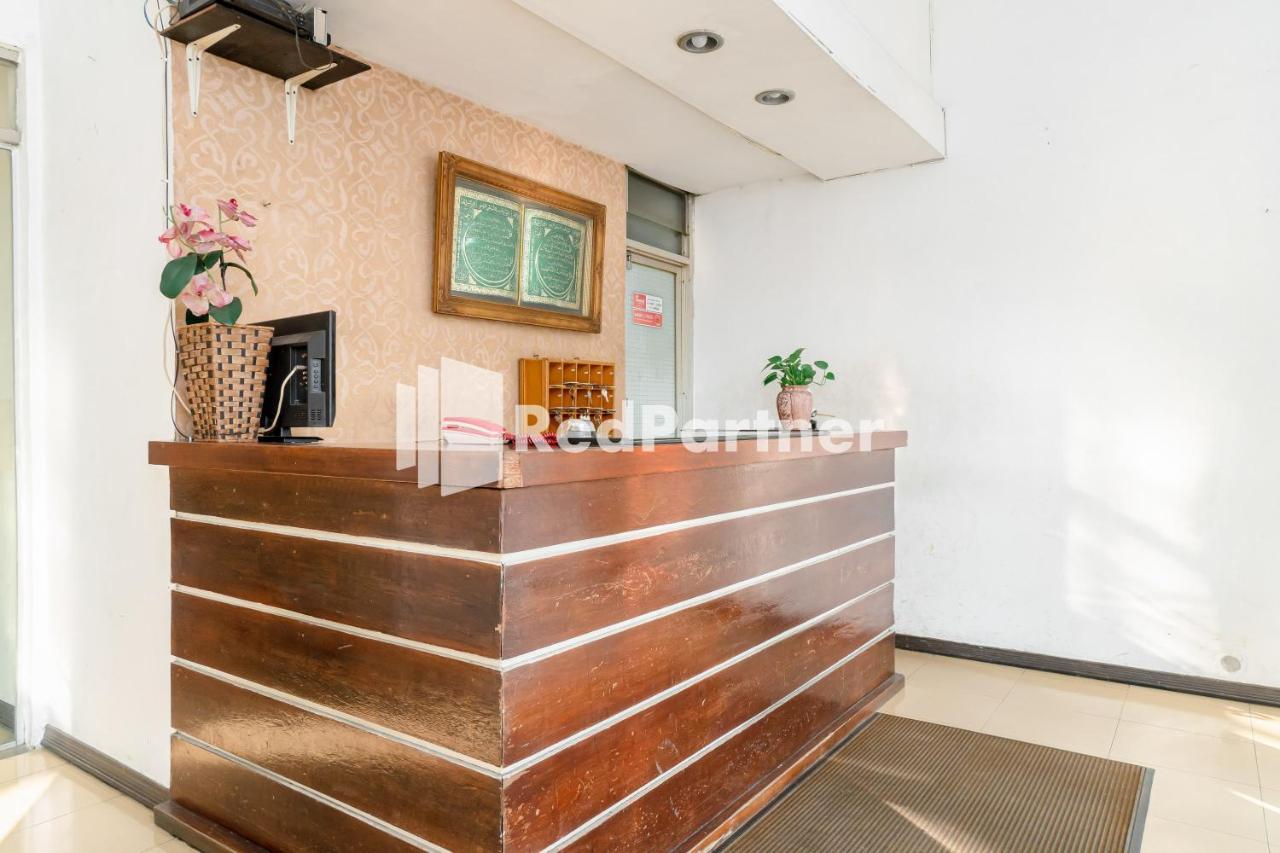 Cherry Pink Hotel Medan Mitra Reddoorz Exterior photo